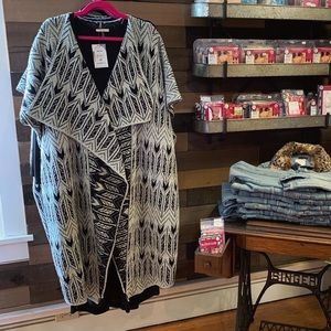 Black / white/ grey vest